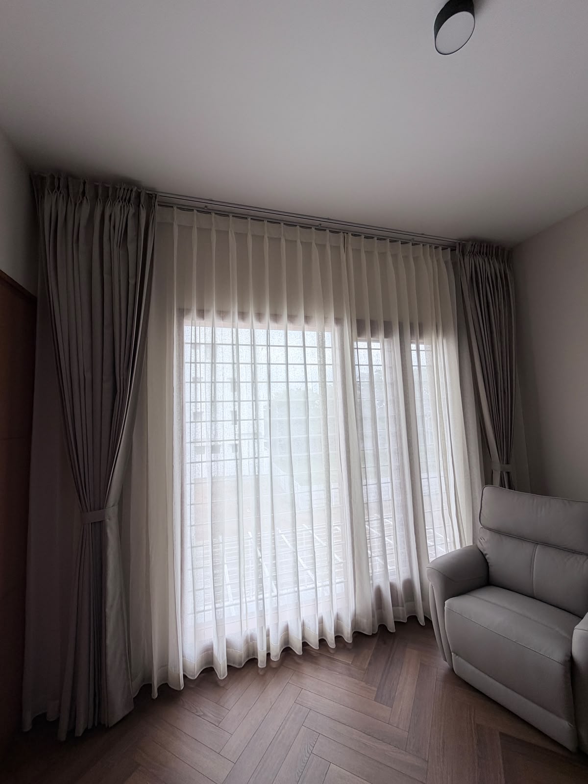 Curtain and interior furnishing installation in Mysuru by Nakhsha Furnishing Studio - photo 26